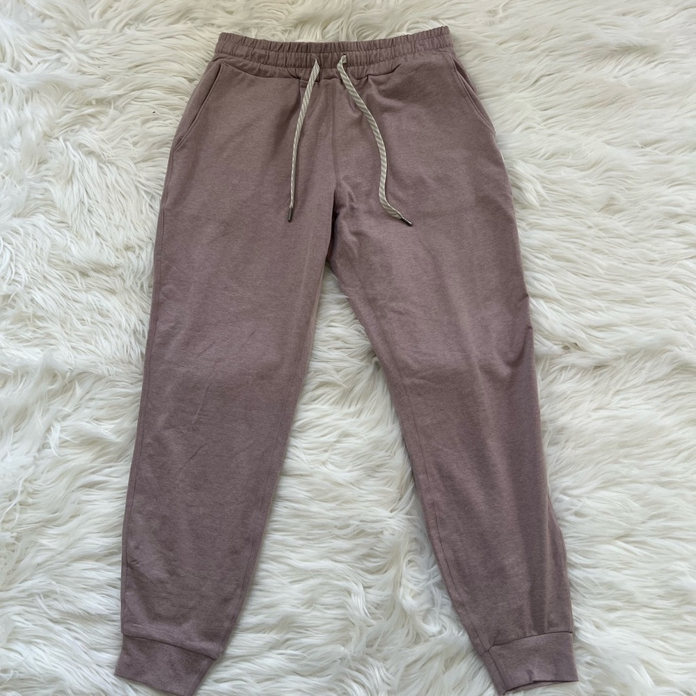 Vuori Performance Jogger in a Dusty Mauve size XS - Picture 3 of 8